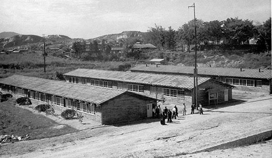 1950년대이과대학의 요람 '이학부'가건물(현 홍보관 자리, 1950년대)